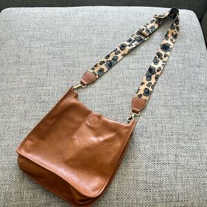 Cross body vegan leather bag with 3 interchangeable straps